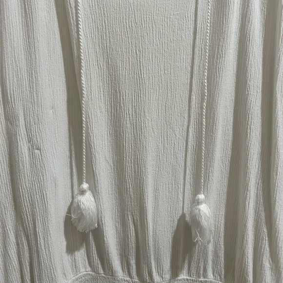 White top with tassels - Picture 2 of 6